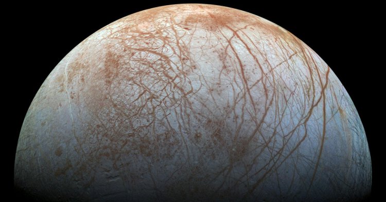 Space Photos of the Week: Europa! Attempt No Landing There
